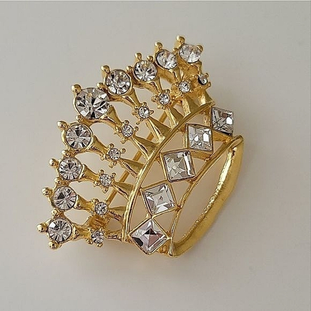 𝅺Gold Tone Brooch Crystal Crown Pin #0013